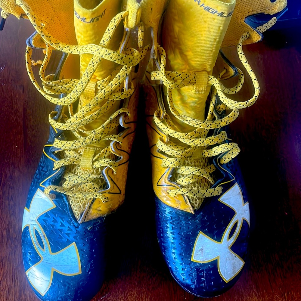 Football cleats youth size 5 1/2 good condition